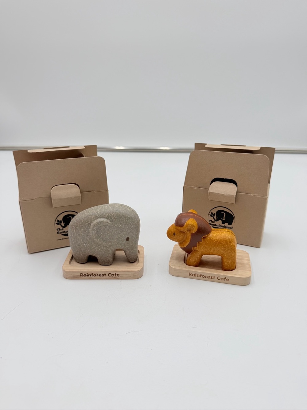 Rainforest Cafe Sustainables Sawdust Animal Figures Lion Elephant Set